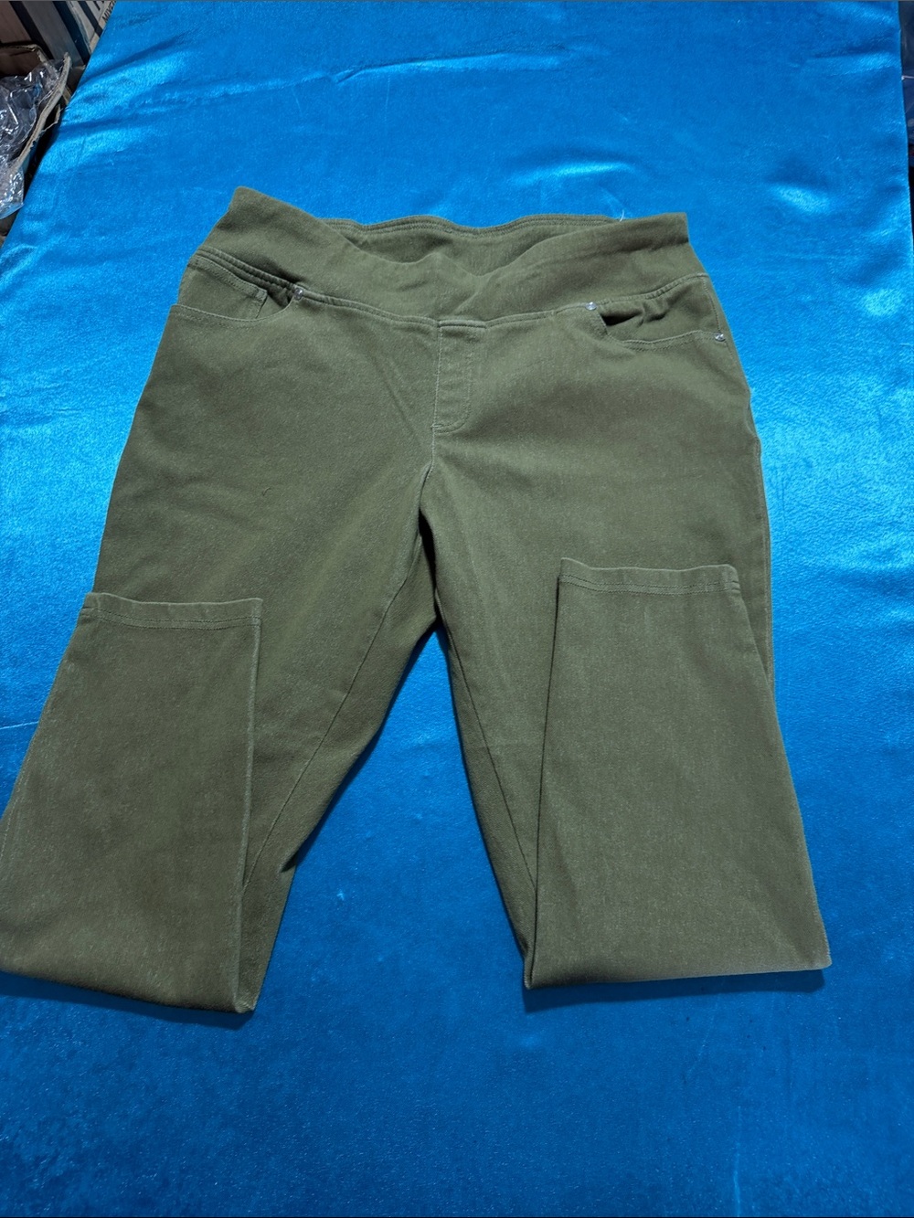 Lemon Olive Green Women's Cargo Capri Joggers